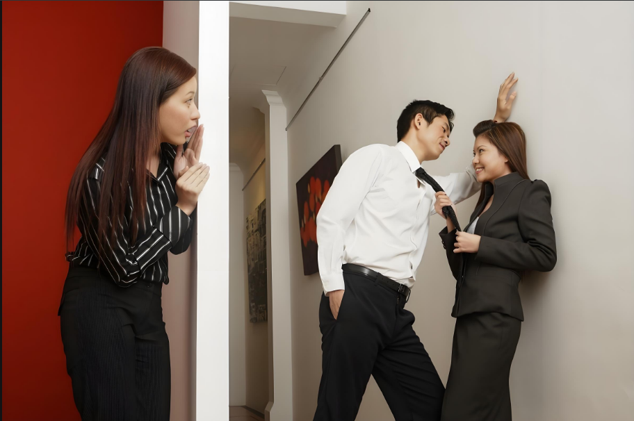 长沙市私家侦探：被出轨的女人，面临着四个难以解决的问题！